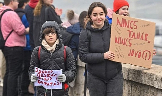 Macaristan'da öğretmenlerden maaş protestosu