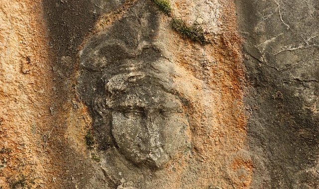 Medusa başı ve motifli lahit, köyün çeşmesi oldu
