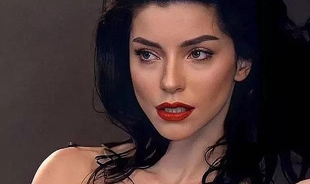 Merve Boluğur'dan takipçisine 'mutlu ilişki yok' mesajı