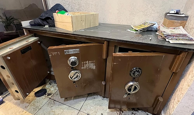 Milyonluk vurgun: Güvenlik kamerasını sprey boya ile kapattılar
