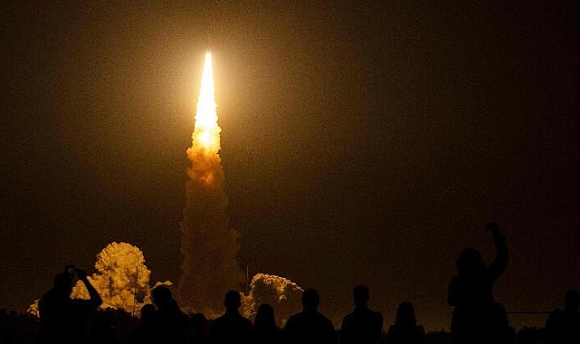 NASA, Artemis 1 roketini fırlattı