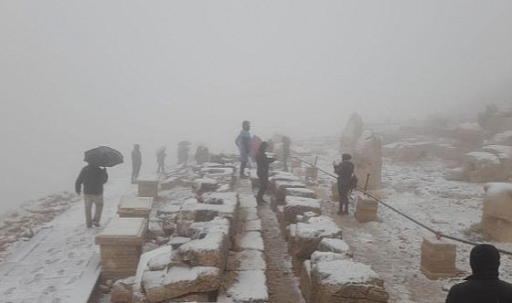 Nemrut Dağı'na yılın ilk karı yağdı