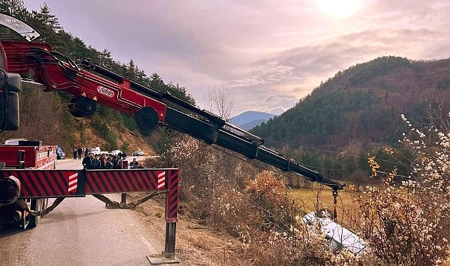 Öğrencileri taşıyan minibüs şarampole devrildi