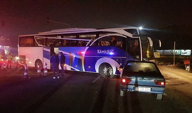 Otobüse çarptı, aracını bırakıp kaçtı