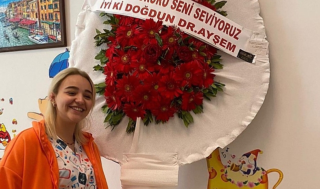 'Sahte doktor' inandırıcı olmak için kendi adına çelenk yaptırmış!