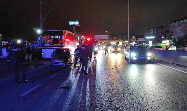 Seyir halinde tartışan otomobil sürücüleri çarpıştı