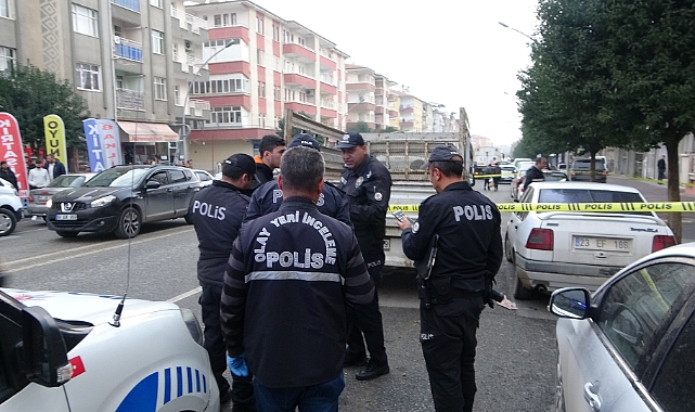 Sokak ortasında amcasına kurşun yağdırdı