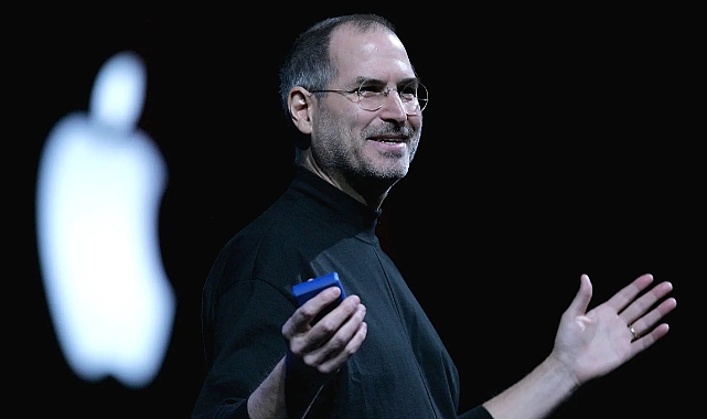Steve Jobs'un terlikleri açık artırmada satıldı
