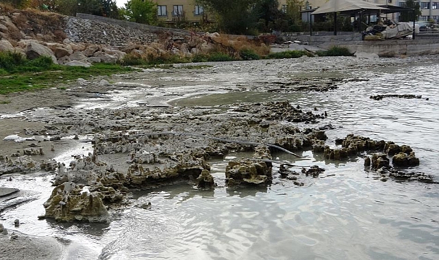 Sular çekilince mikrobiyalitler ortaya çıktı