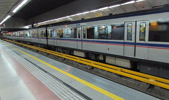 Tahran metrosunda korkutan silah sesleri!