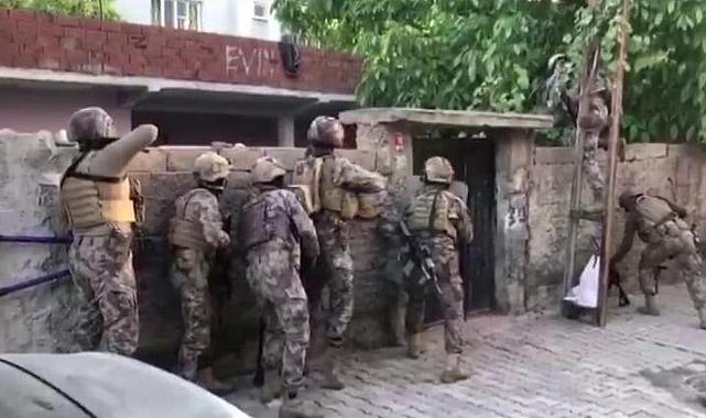 Terör operasyonunda 11 kişi yakalandı