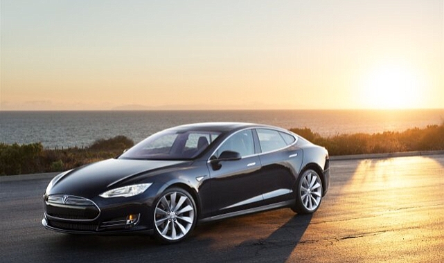 Tesla aracı kontrolden çıktı: 2 can kaybı