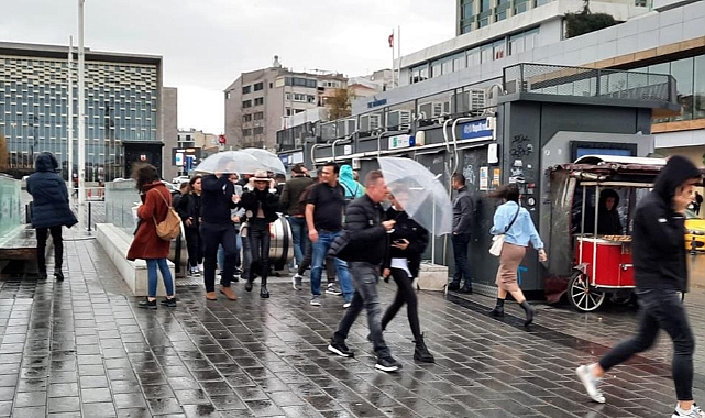 Vatandaşların şiddetli rüzgar ve yağmurla imtihanı