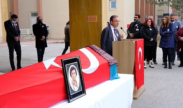 Vefat eden akademisyene acı veda
