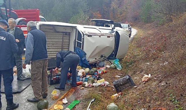 Yağmur nedeniyle kayganlaşan yol kaza getirdi