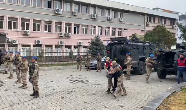 Yakalanan terörist ile 2 iş birlikçi tutuklandı