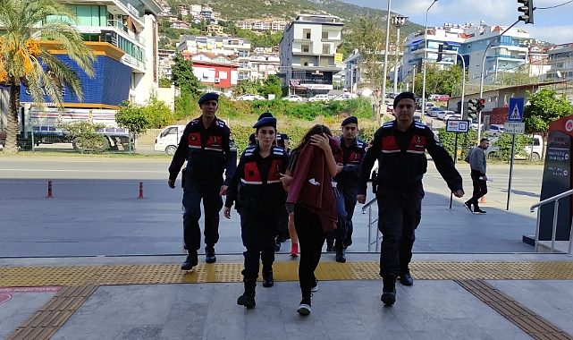 Yeni doğan bebeği 5'inci kattan 15 yaşındaki annesi atmış