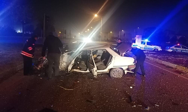 Yolcu otobüsü ile otomobilin çarpıştığı kazadan acı haber