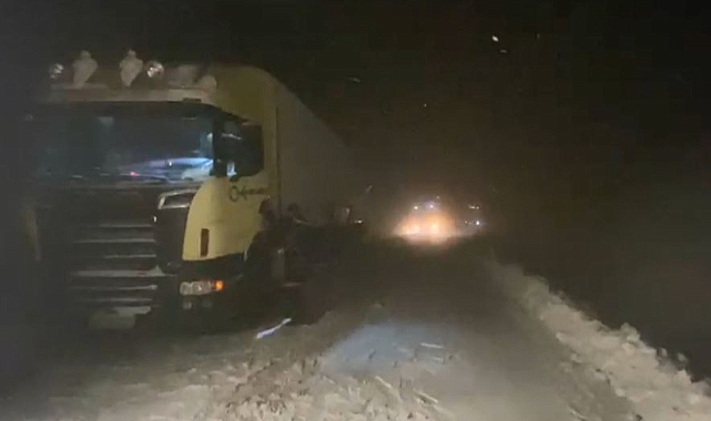 Yollar karla kaplanmaya başladı