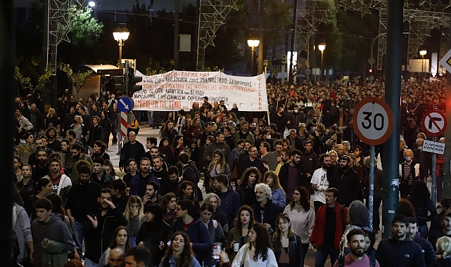Yunanistan’da yüzlerce kişi ABD Büyükelçiliğine yürüdü
