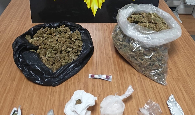 Zehir tacirleri polisten kaçamadı