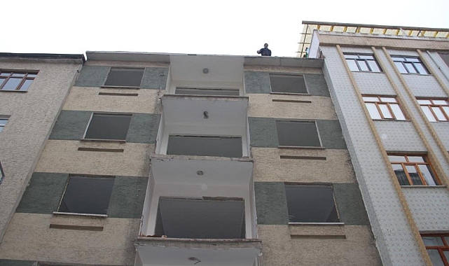 15 gündür işe gitmiyor: Hırsız nöbeti tutuyor