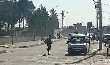 Adliye önünde silahlı kavga: Çok sayıda yaralı
