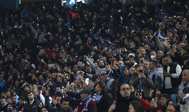 Ahmet Ağaoğlu: "Trabzonspor zirve yarışı içindedir"