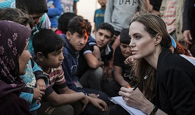 Angelina Jolie görevi bırakıyor