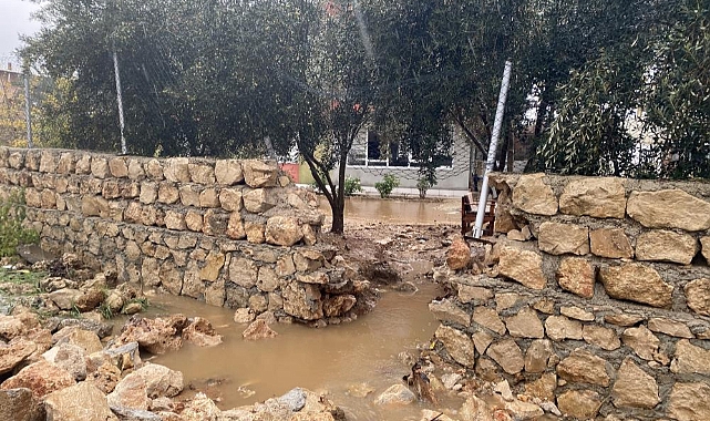 Antalya'da eğitime yağmur engeli