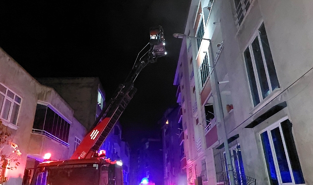 Apartmanda korkutan yangın: 20 kişi dumandan etkilendi