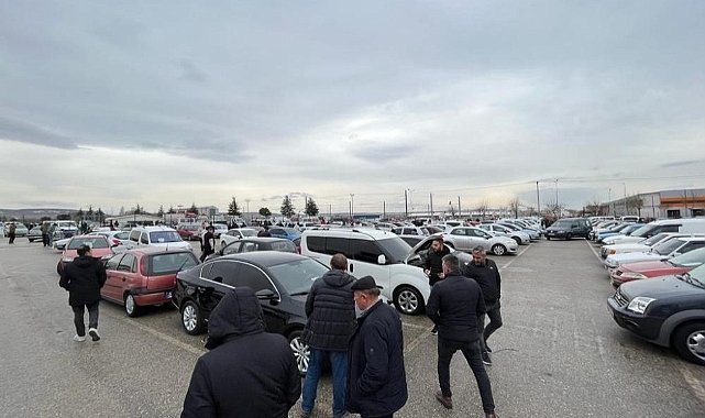 Asgari ücret zammı öncesi oto pazarlarında yoğunluk
