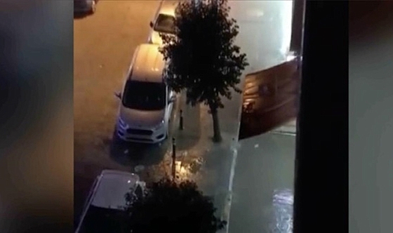 Avcılar'da dükkanları su bastı
