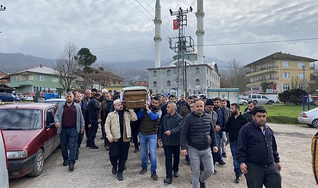 Babası otomobilde yatarak beklemişti: Gençten acı haber