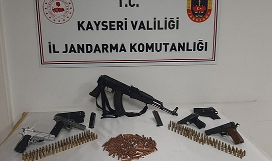 Bahçede gömülü silahlar bulundu