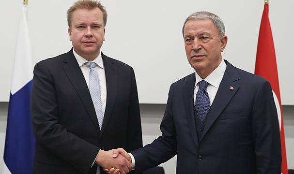 Bakan Akar, Finlandiya Savunma Bakanı ile görüştü