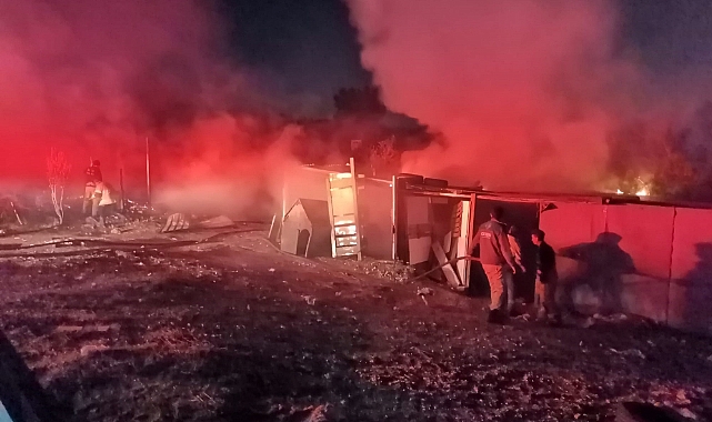 Barakalar yangında küle döndü