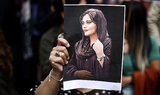 Bir İranlı, protesto için intihar etti