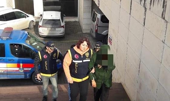 Boş olan eve yerleşenler polisten kaçamadı