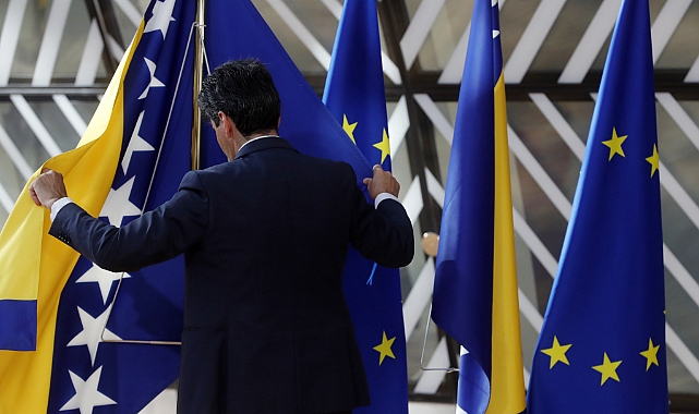 Bosna Hersek AB’ye adaylık statüsü kazandı