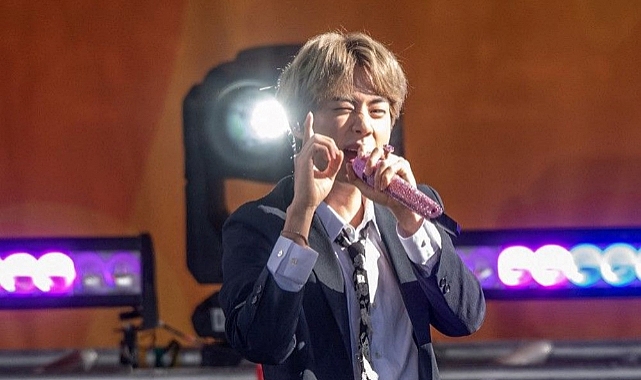 BTS üyesi Jin askere gitti