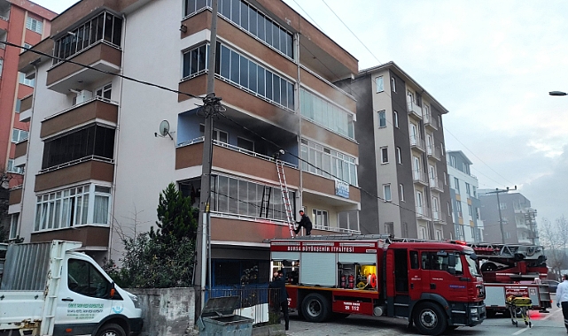 Bursa'da bir kişi evini ateşe verdi