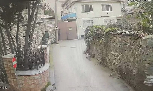Bursa'da caminin kurşun levhalarını çaldılar