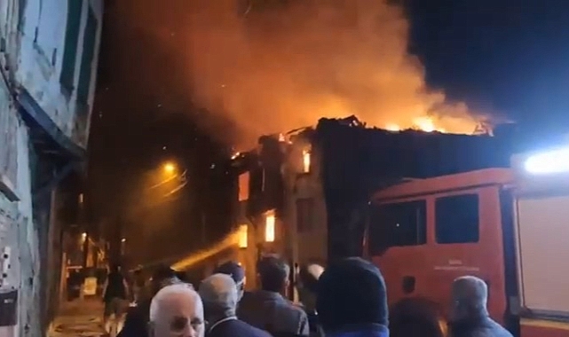 Bursa'da geceyi aydınlatan yangın!