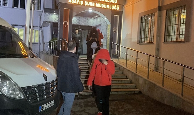 Bursa'da kadınlara zorla fuhuş yaptıran çete adliyeye sevk edildi