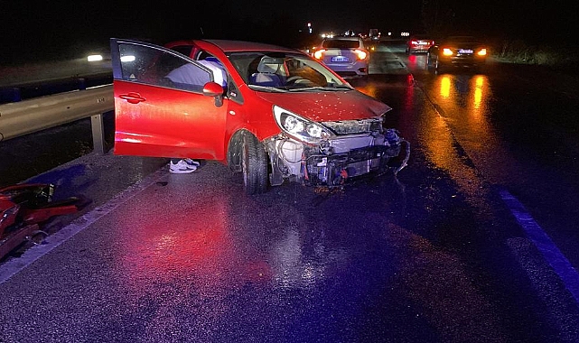Bursa'da kontrolden çıkan otomobil bariyerlere çarptı