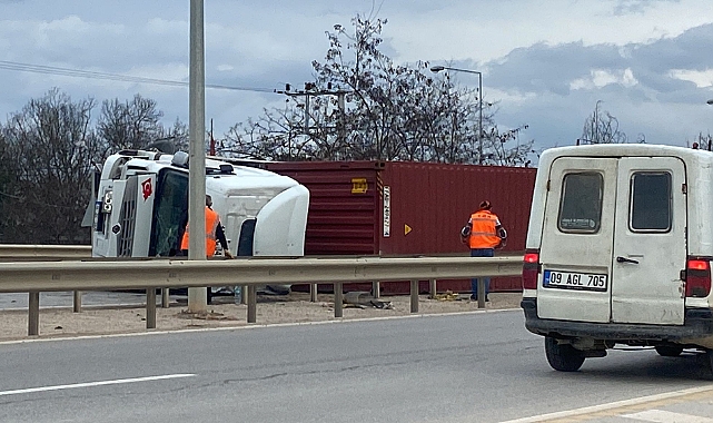 Bursa'da kontrolden çıkan TIR devrildi: 1 yaralı