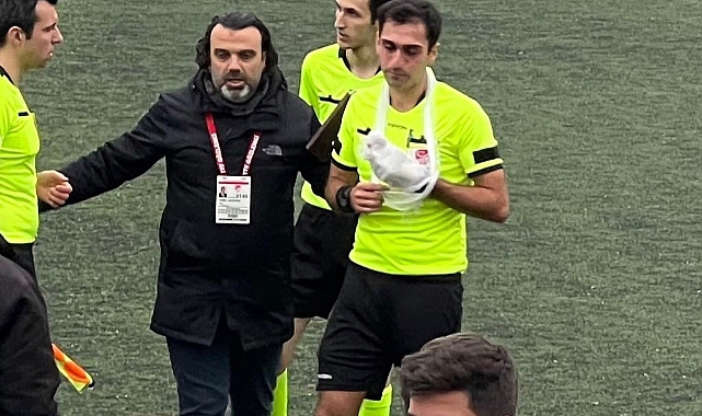 Bursa'da sakatlanan hakem elinde bandajla maçı yönetti