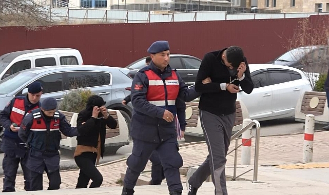 Çaldıkları kalorifer peteklerini satamadan yakayı ele verdiler