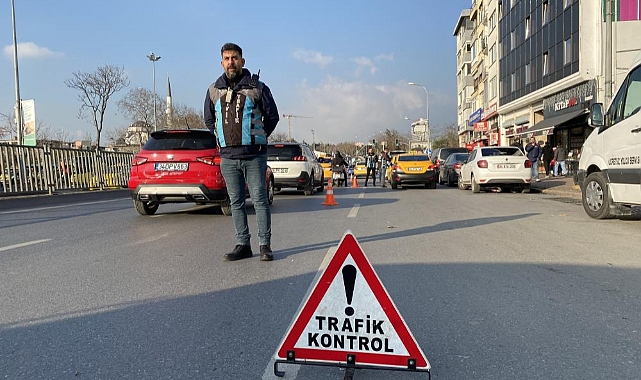 Çay içerken denetime takıldı: “Telefon değil ki bu...”